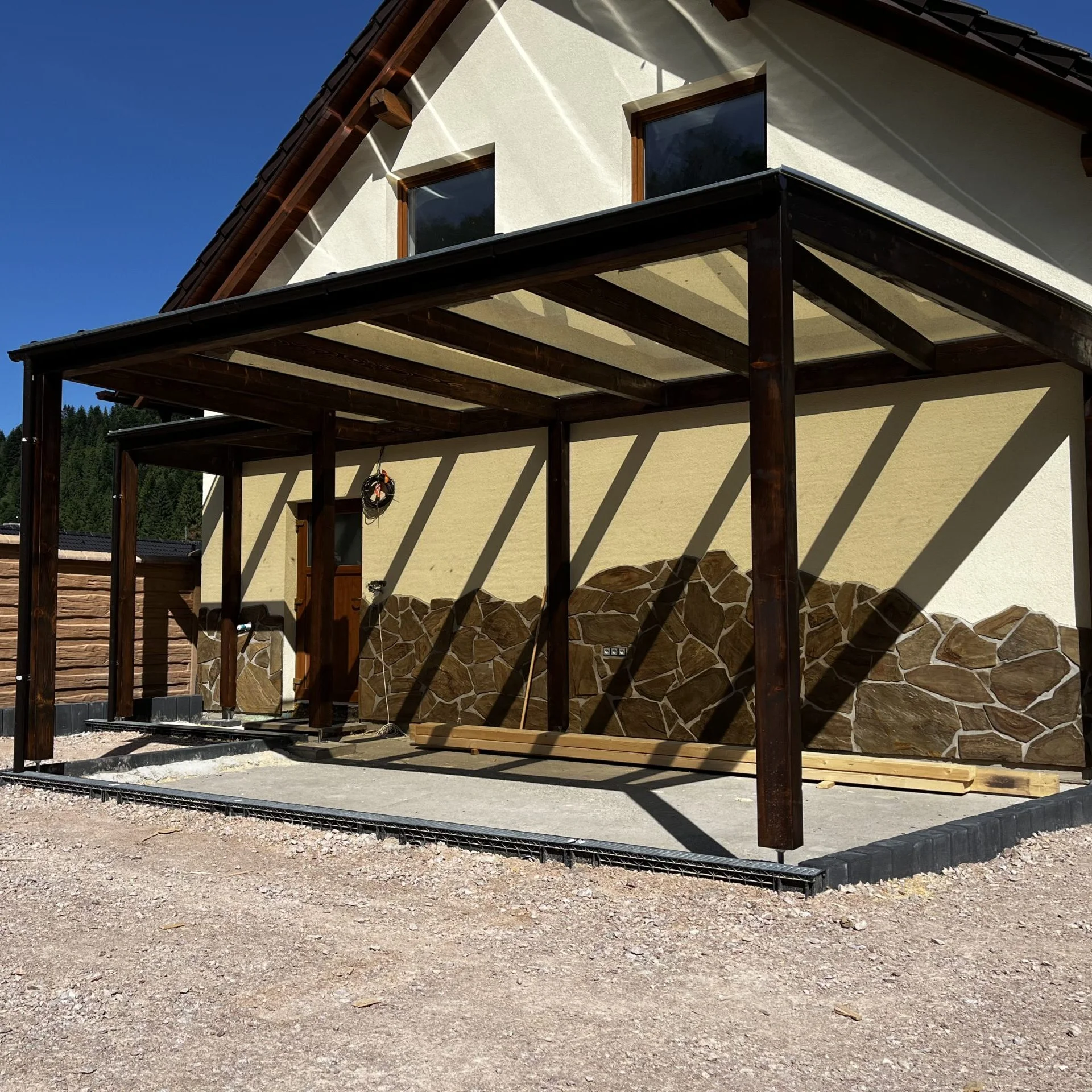 Drevená pergola záhrada