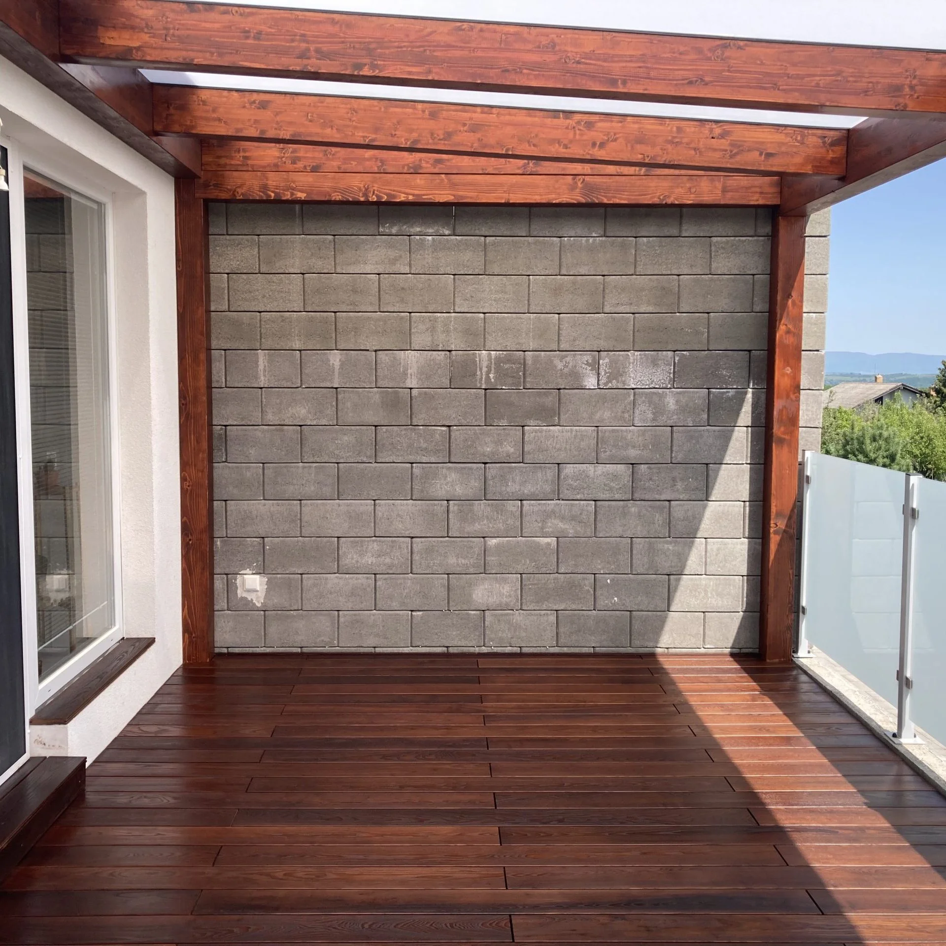 Drevená pergola s terasou